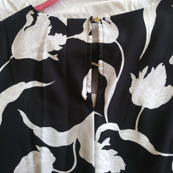 Black blouse with white flowers. - Picture 4 of 4